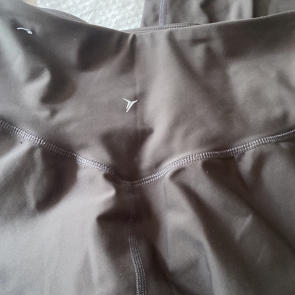 Two pairs of Old navy active elevate legging joggers camo and green - Picture 7 of 7